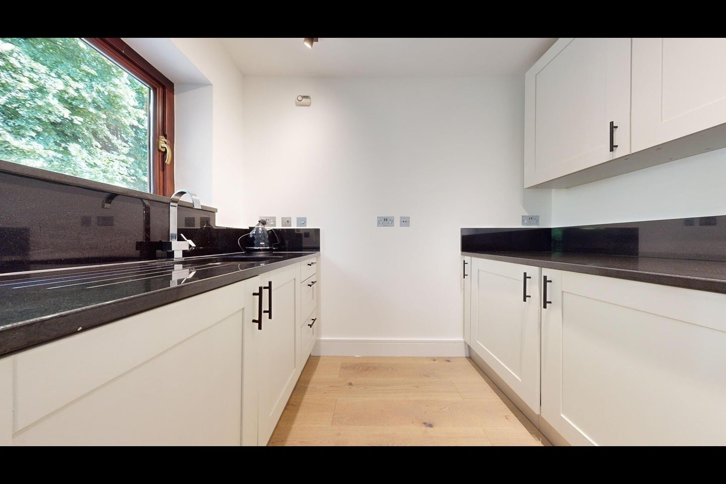 Flat Loveridge Road in Greater London