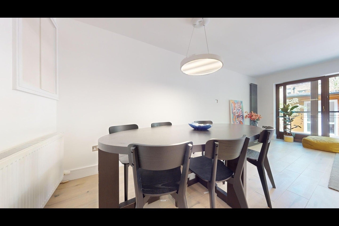 Flat Loveridge Road in Greater London