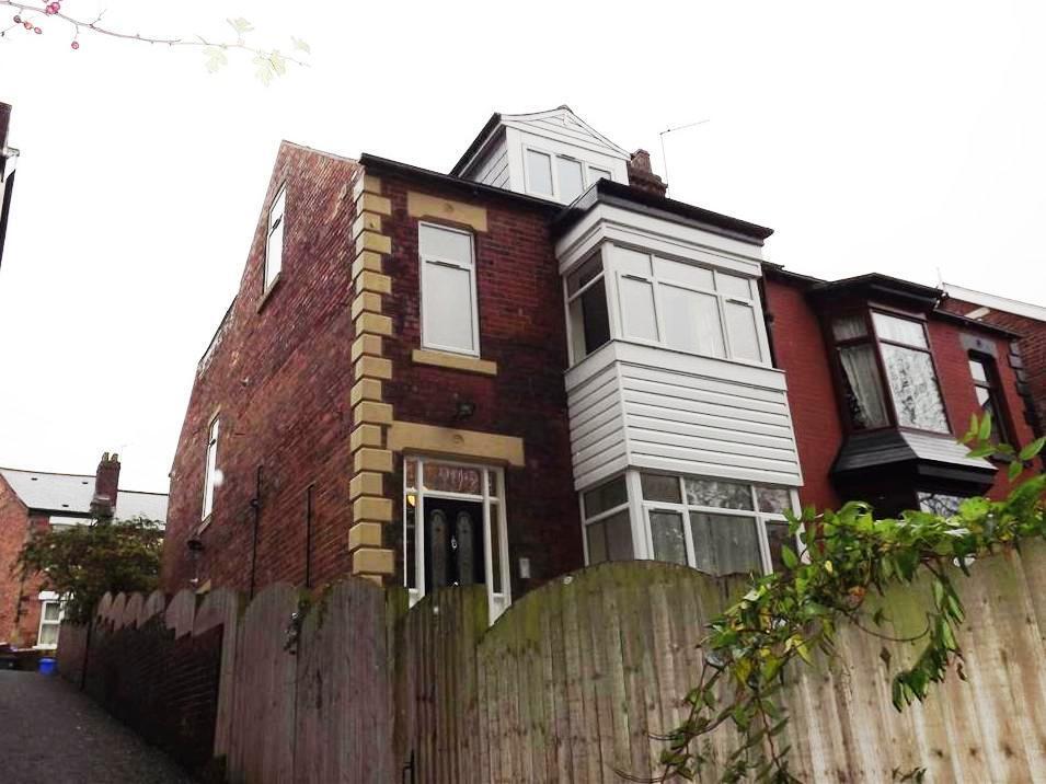 Flat Cliffefield Road in Sheffield