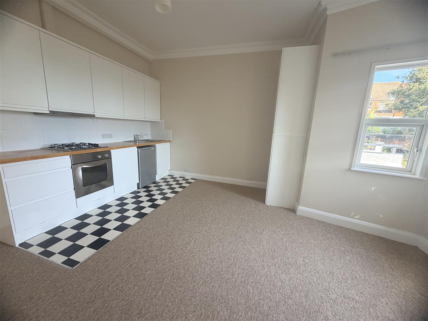 Flat Edward Road in St Leonards