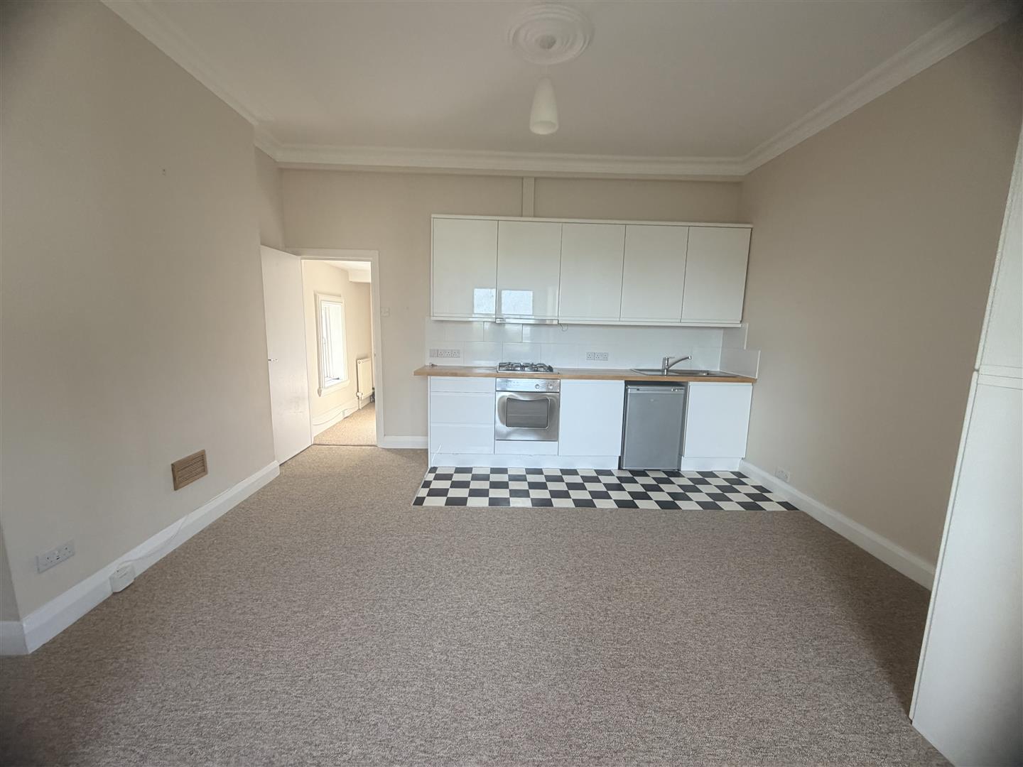 Flat Edward Road in St Leonards
