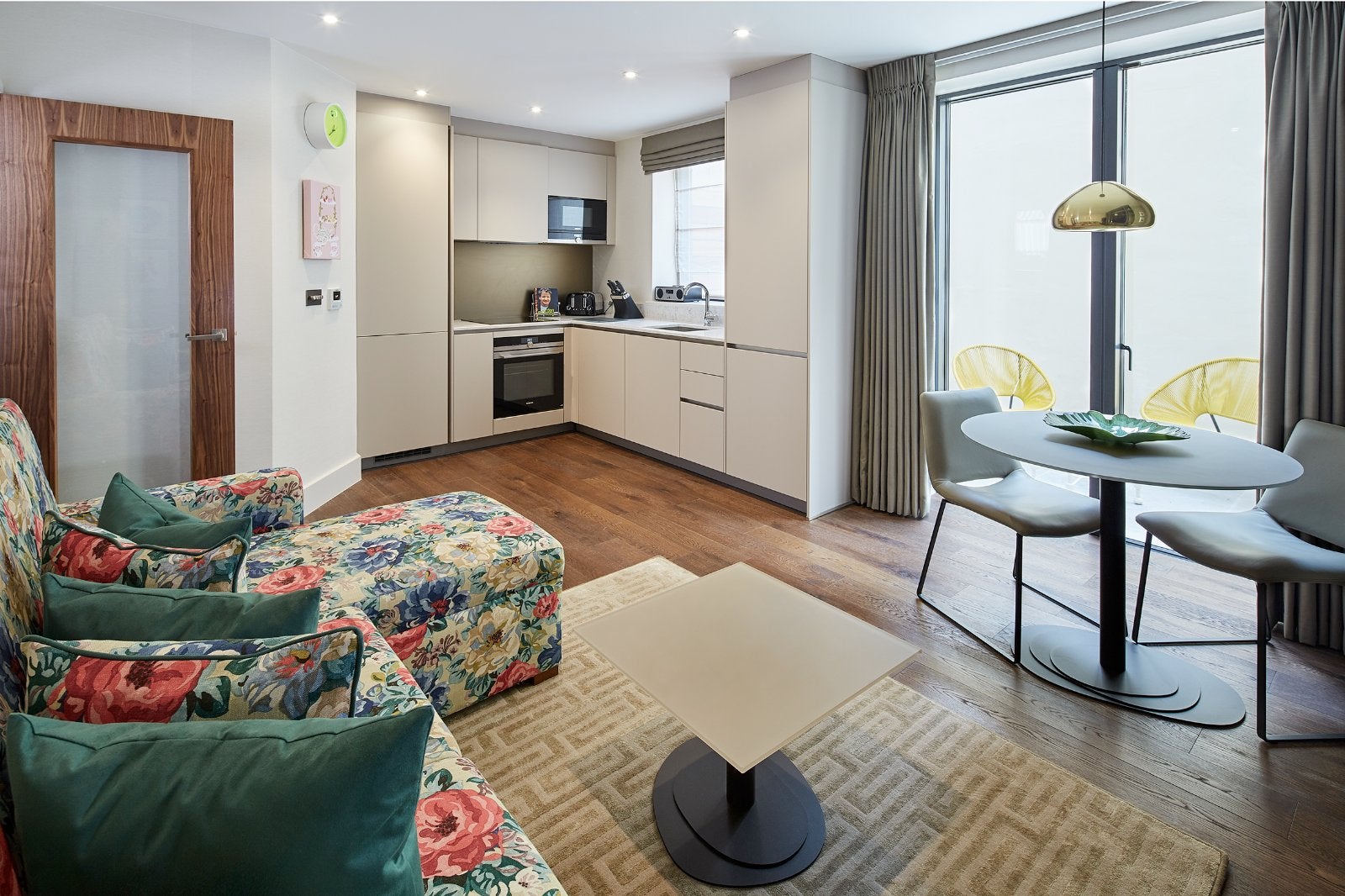 Flat Cheval Place in Greater London