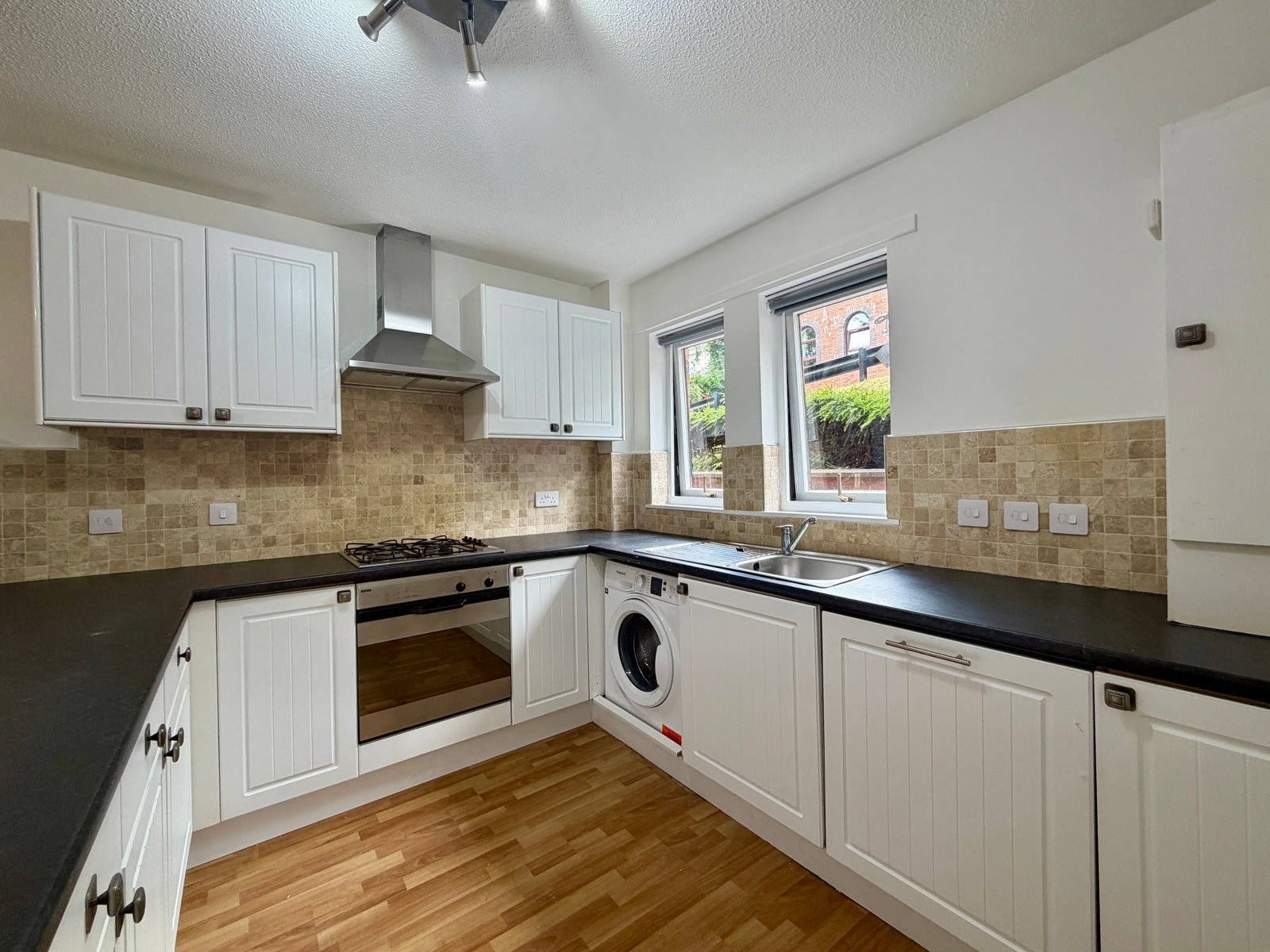 Flat Silverwells Crescent in Glasgow