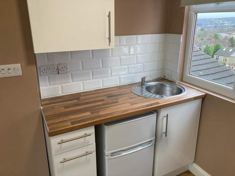 Room Hitchin Road in Luton