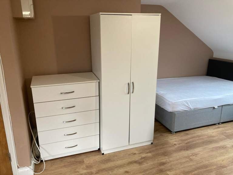 Room Hitchin Road in Luton