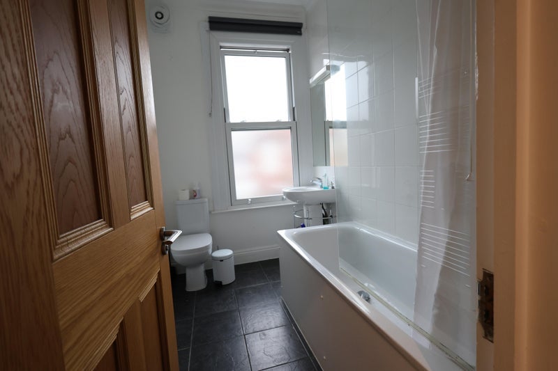 Room Nascot Street in Greater London
