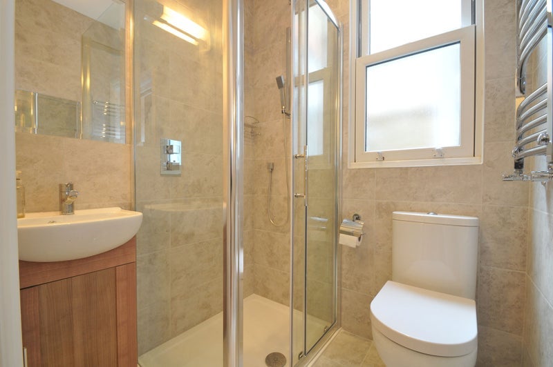 Room Nascot Street in Greater London