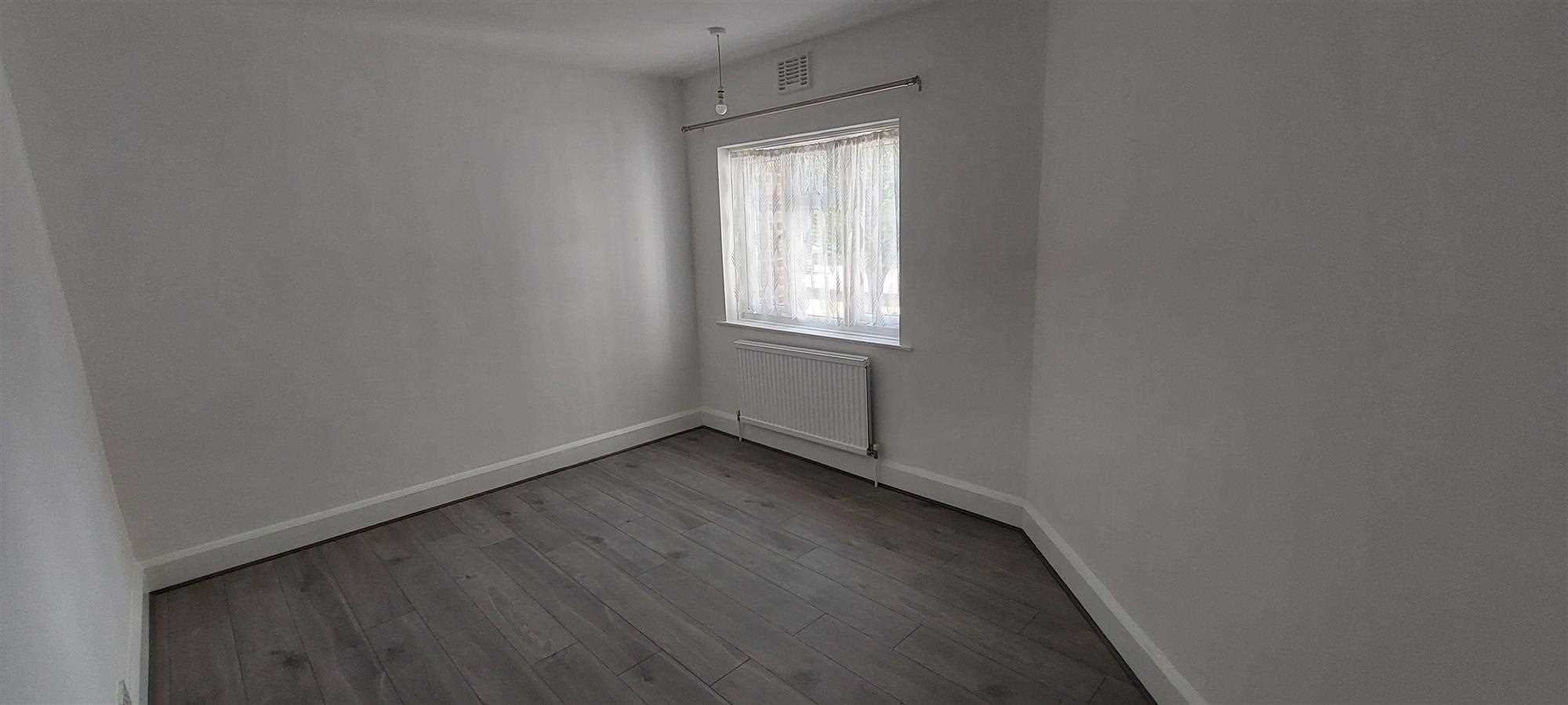 Flat Elthorne Road in Greater London