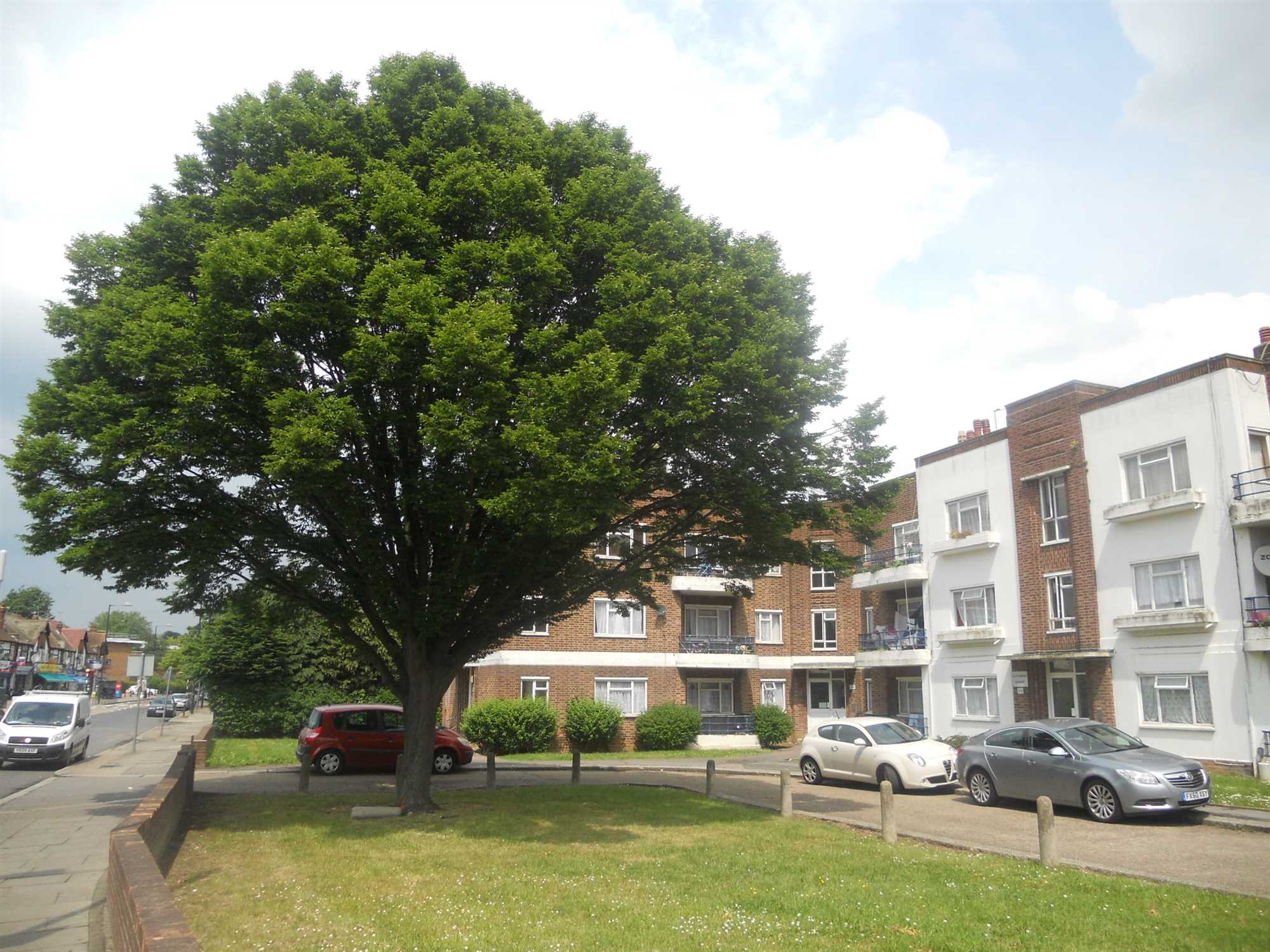 Flat Elthorne Road in Greater London