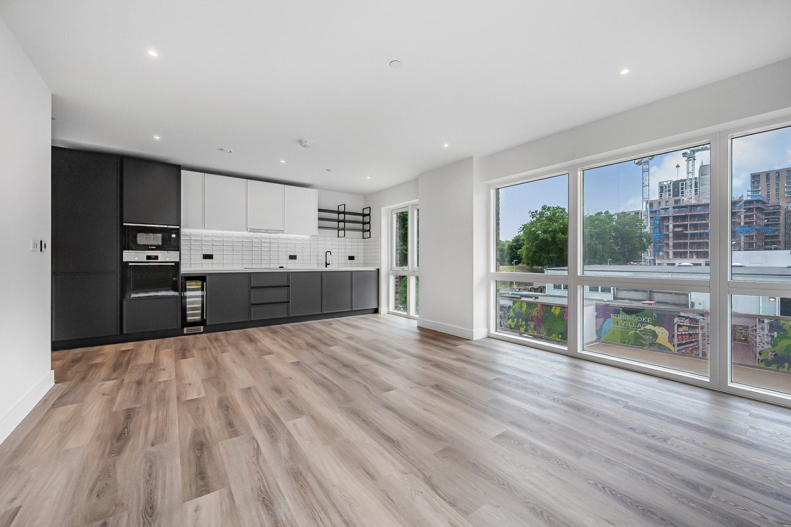 Flat Brooklands Park in Greater London