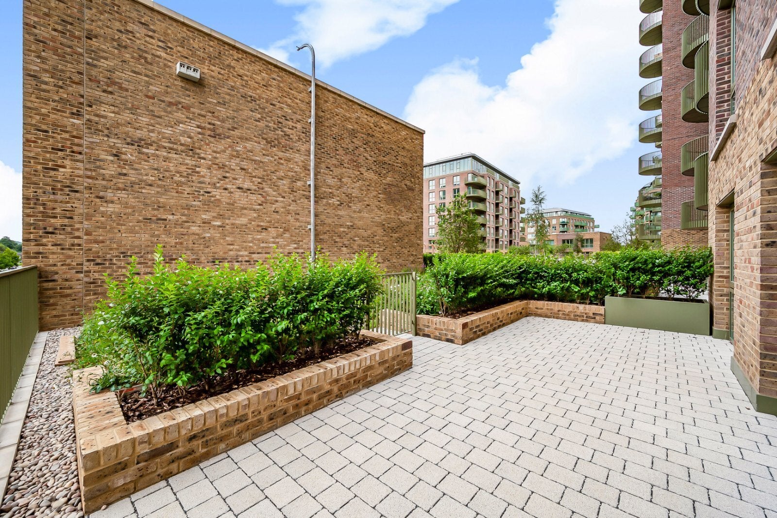 Flat Brooklands Park in Greater London