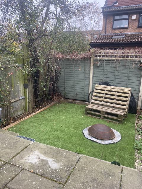 Flat Lyveden Road in Greater London