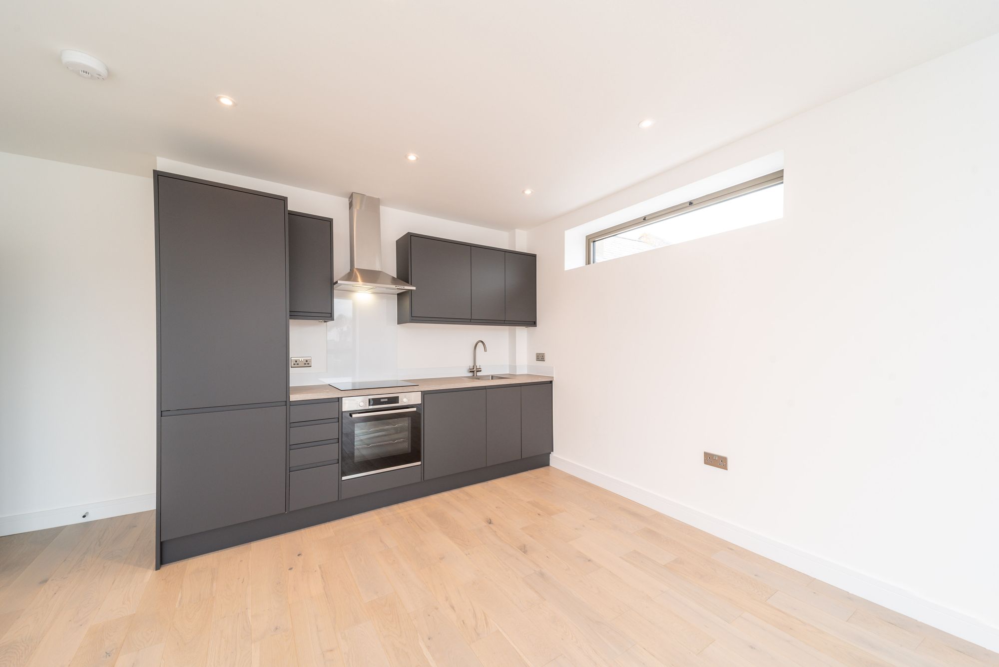 Flat Westmead Road in Greater London