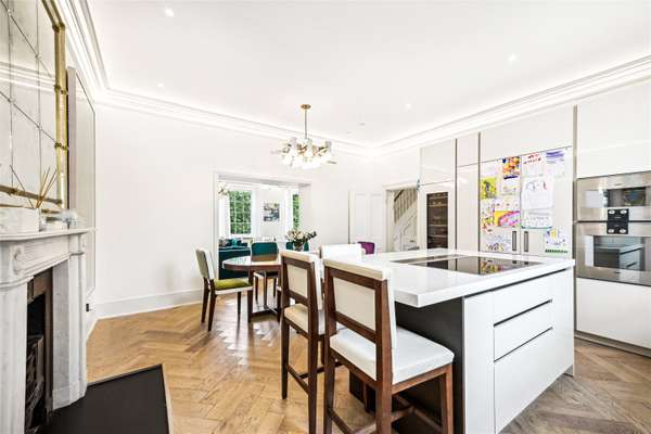 Flat Warwick Square Mews in City of Westminster