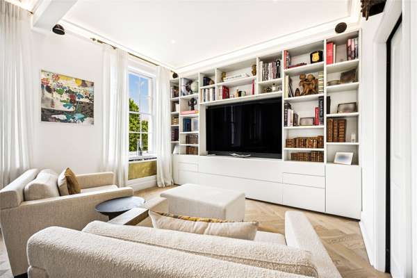 Flat Warwick Square Mews in City of Westminster