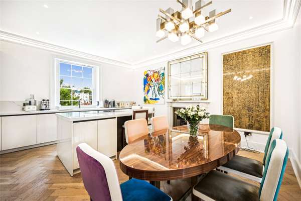 Flat Warwick Square Mews in City of Westminster