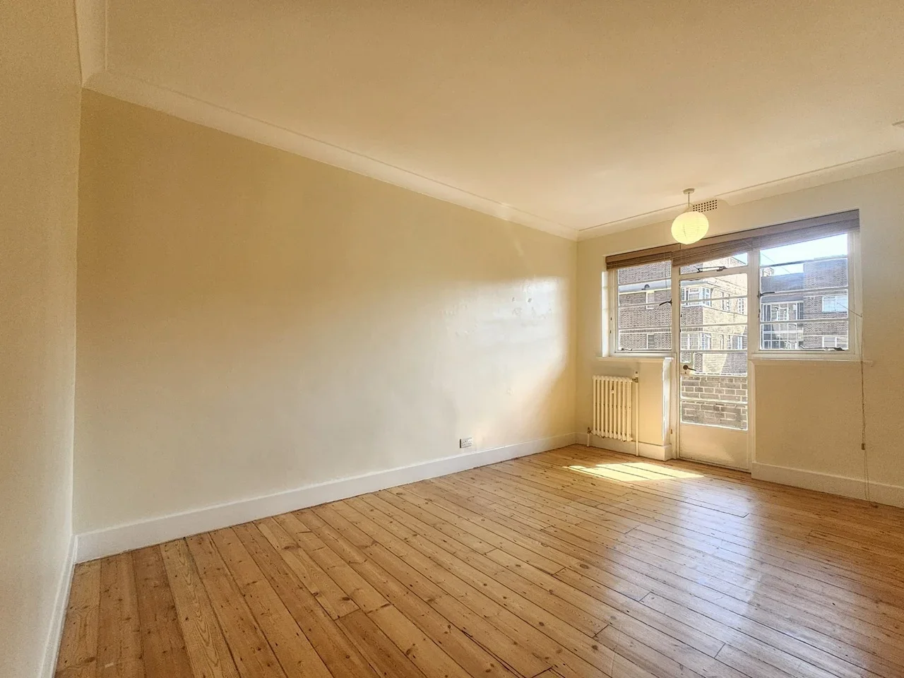 Flat Dorchester Court in Greater London