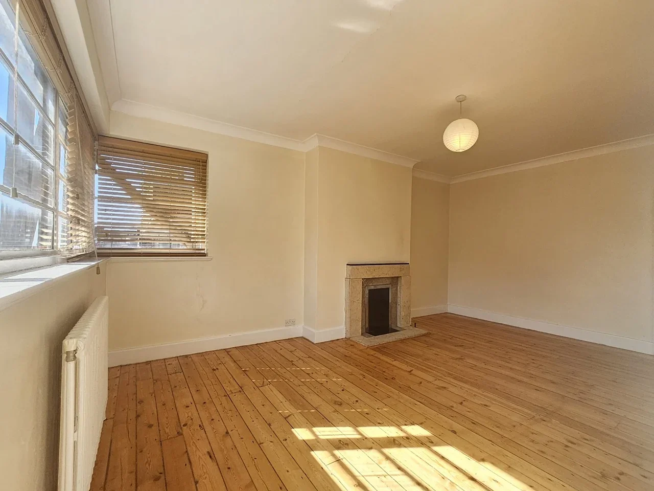 Flat Dorchester Court in Greater London