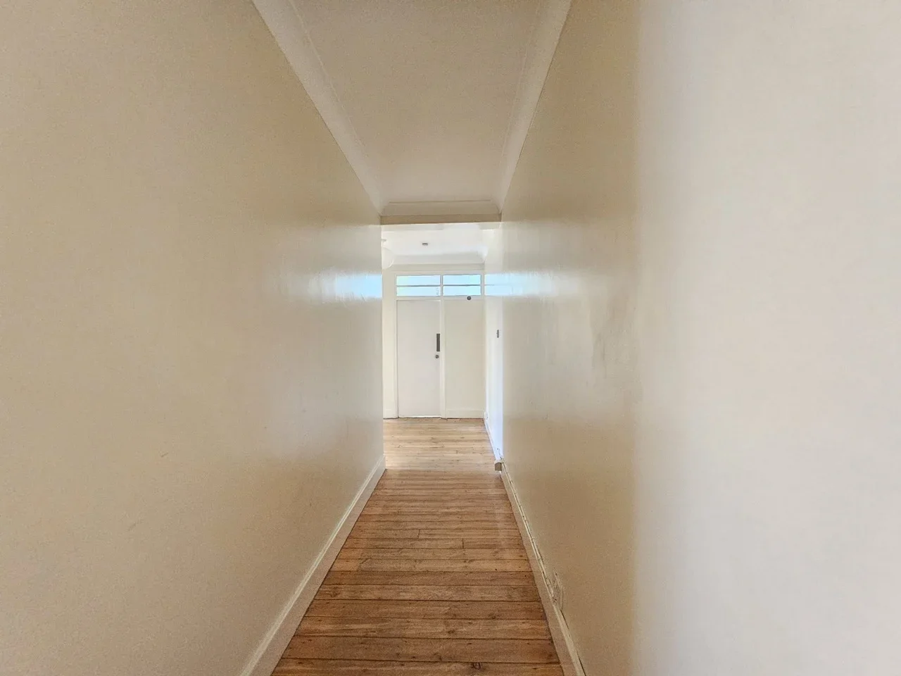 Flat Dorchester Court in Greater London