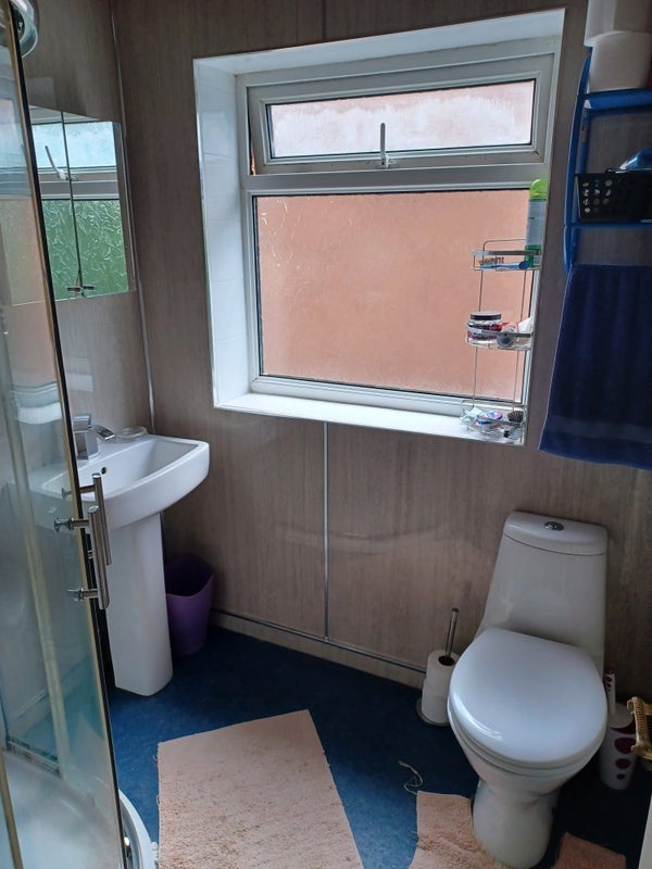 Room Patterdale Road in Manchester