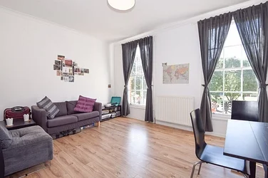Flat Clifton Crescent in Greater London