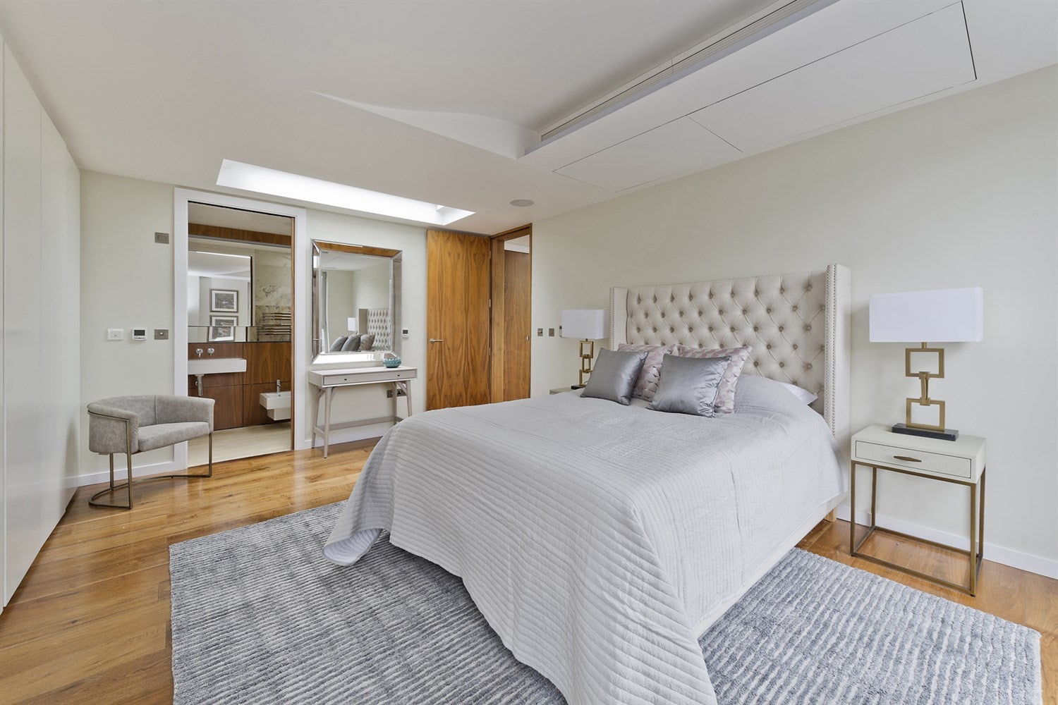 Flat Harley Street in City of Westminster