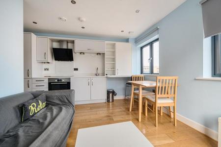 Flat Weldale Street in Reading