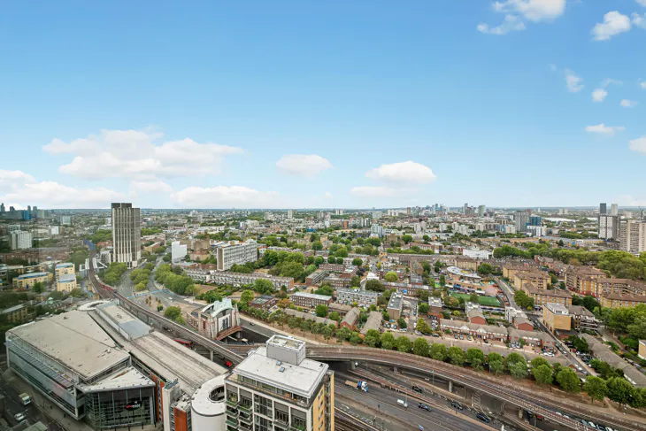 Flat Hertsmere Road in Greater London
