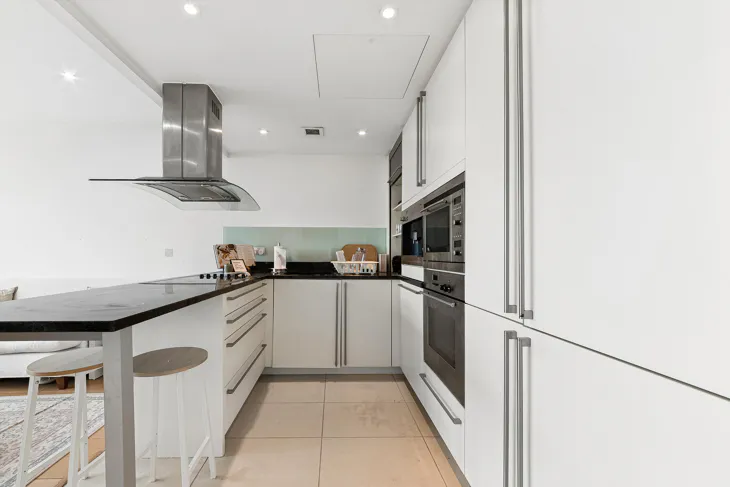 Flat Hertsmere Road in Greater London