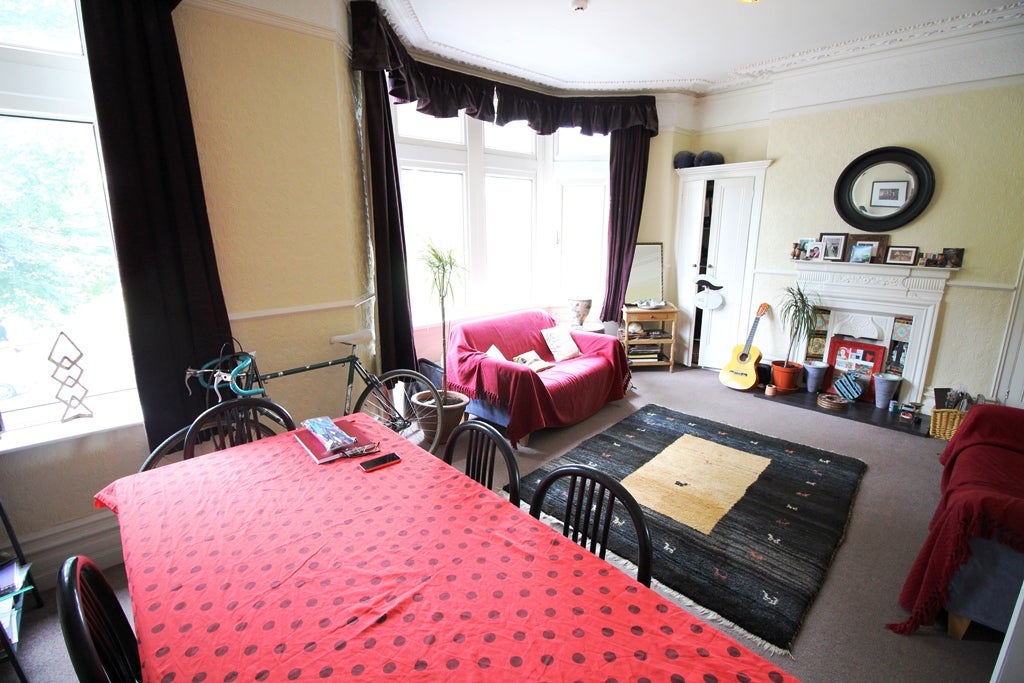 Flat Ninian Road in Cardiff