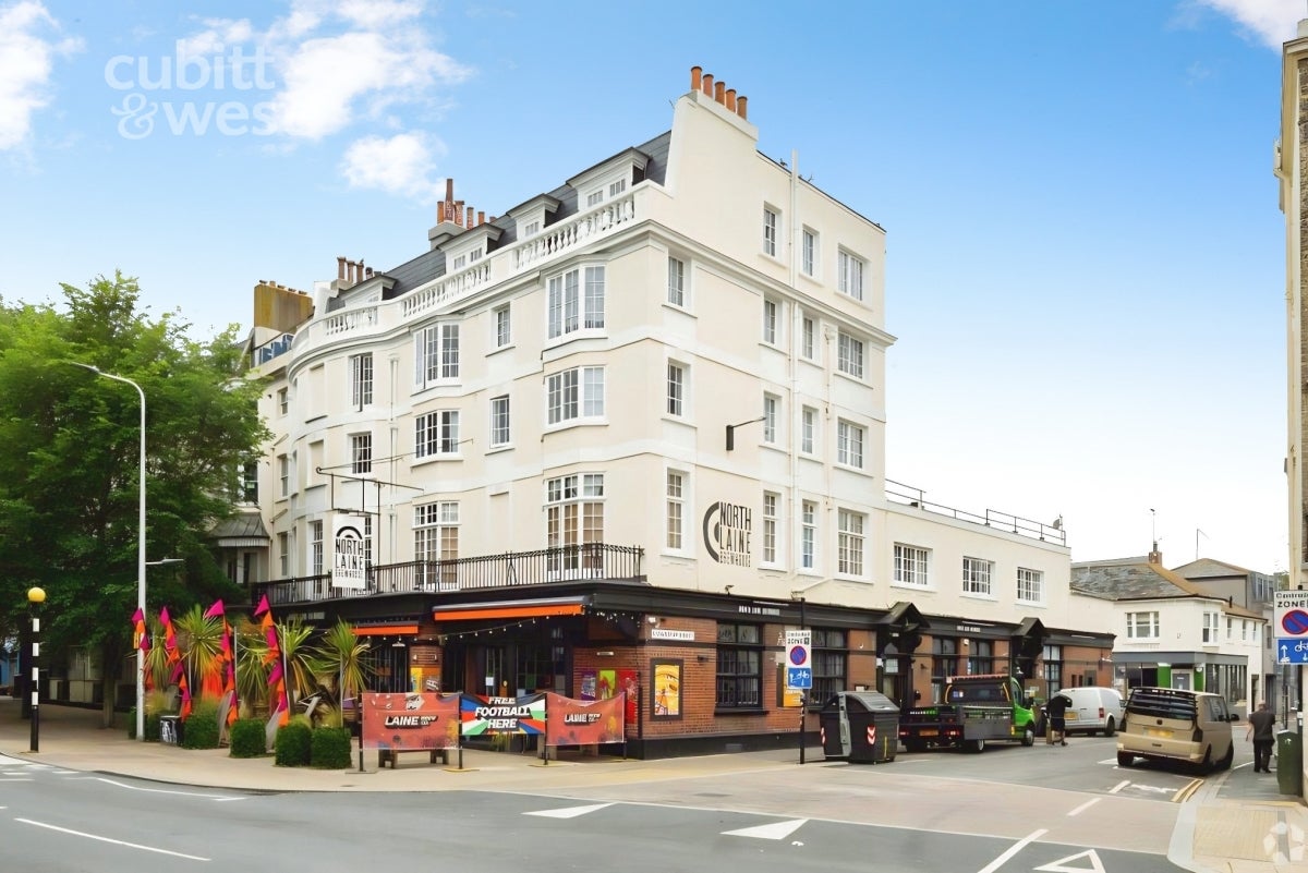 Flat Whitestone Way in Greater London