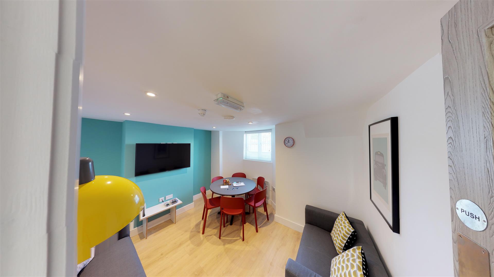 Flat Crasswell Street in Portsmouth