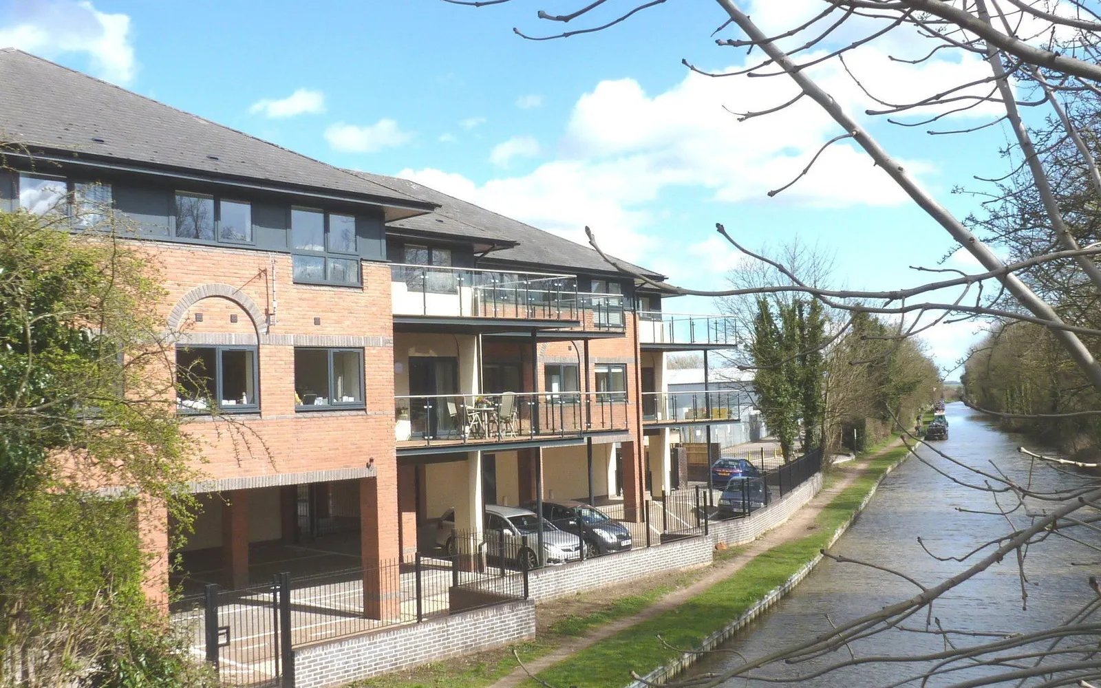 Flat Riverside Park in Cherwell District