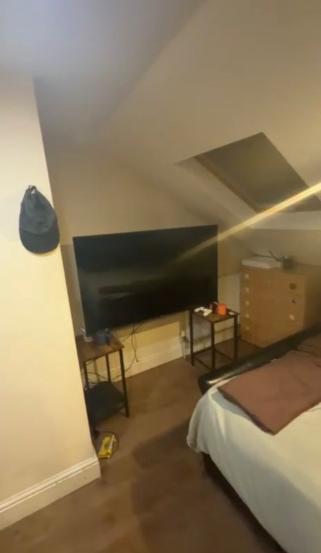 Room Glenavon Road in Greater London