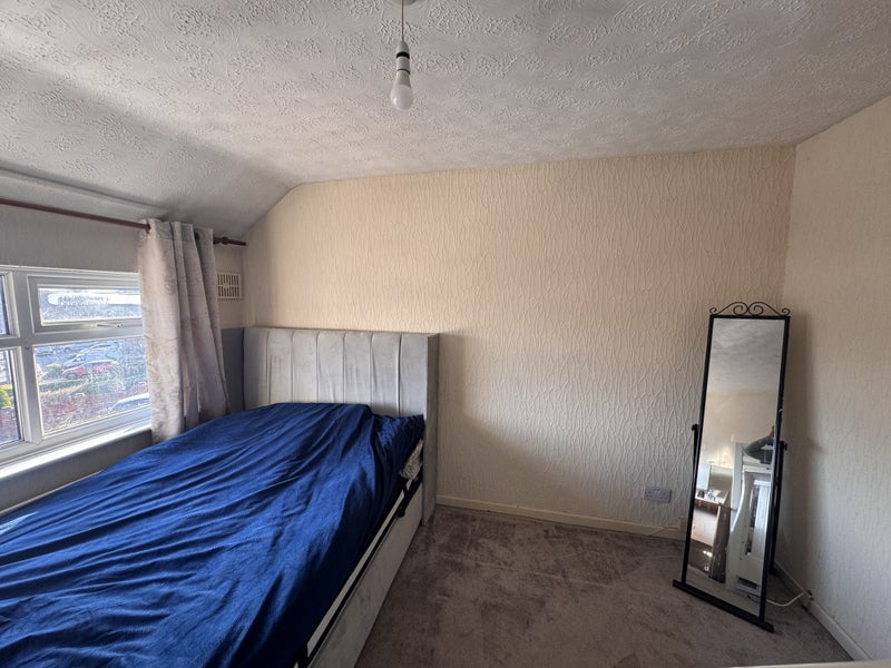 Room Ferndale Avenue in Birmingham