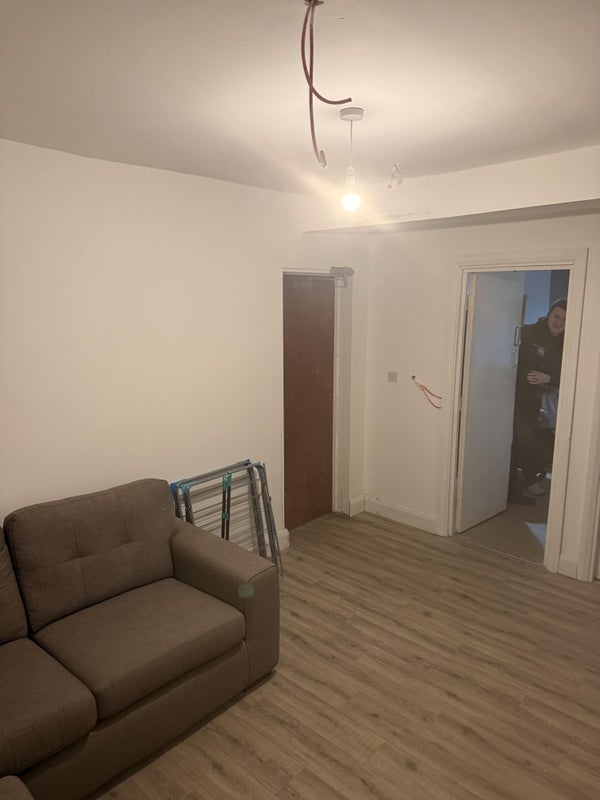 Room Barnsley Road in Wakefield