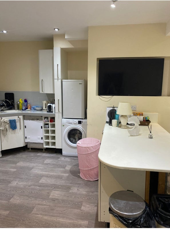 Room Barnsley Road in Wakefield