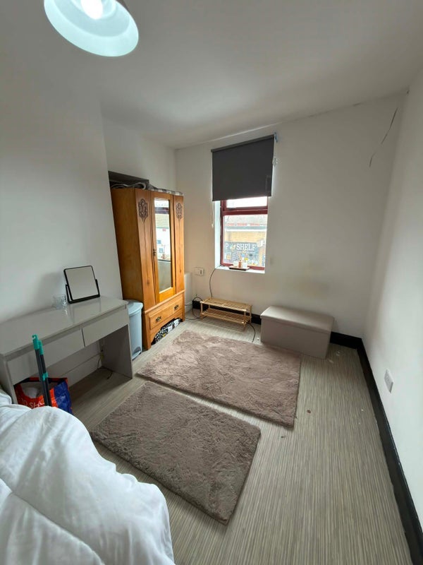 Room Barnsley Road in Wakefield
