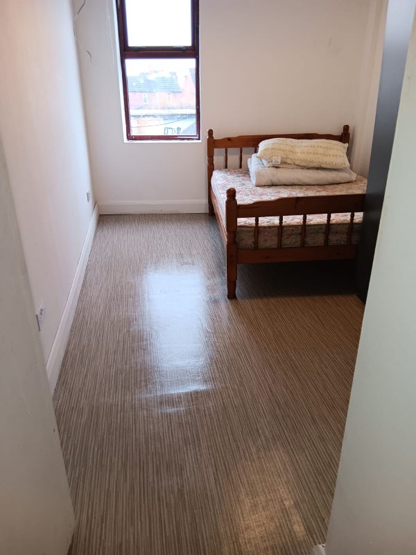 Room Barnsley Road in Wakefield