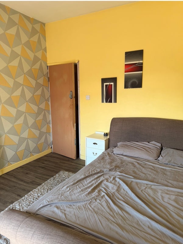 Room Barnsley Road in Wakefield