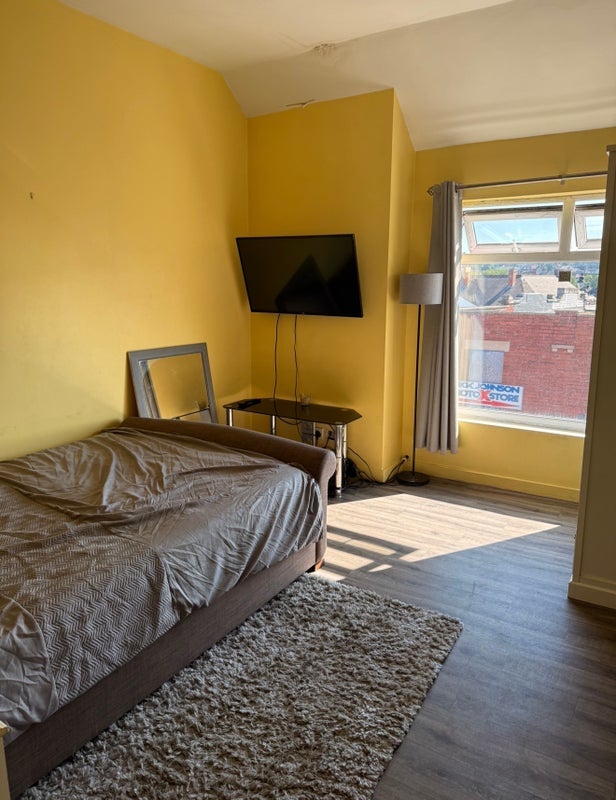 Room Barnsley Road in Wakefield