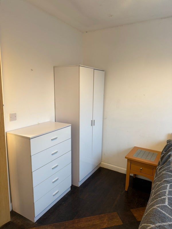 Room Barnsley Road in Wakefield