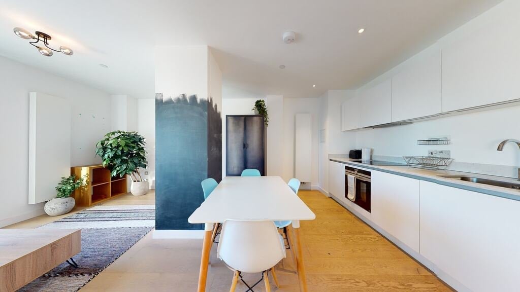 Flat Highgate Hill in Greater London