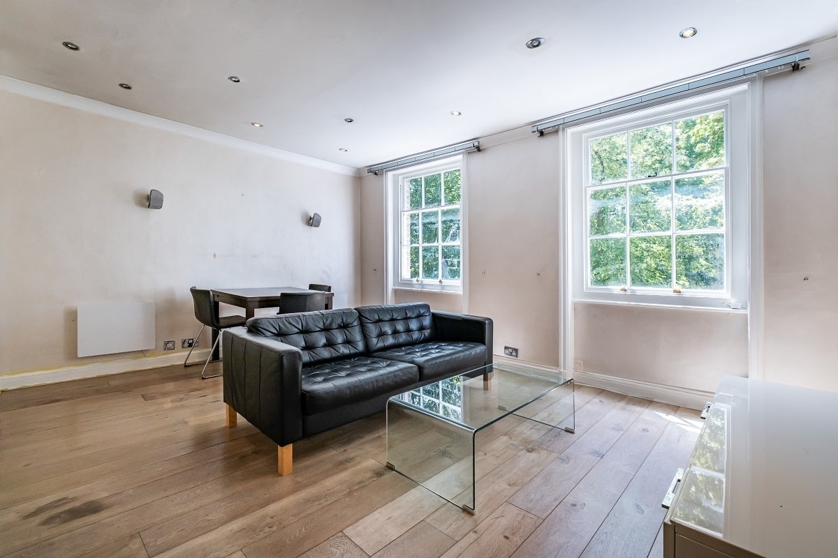 Flat Brompton Square in Greater London