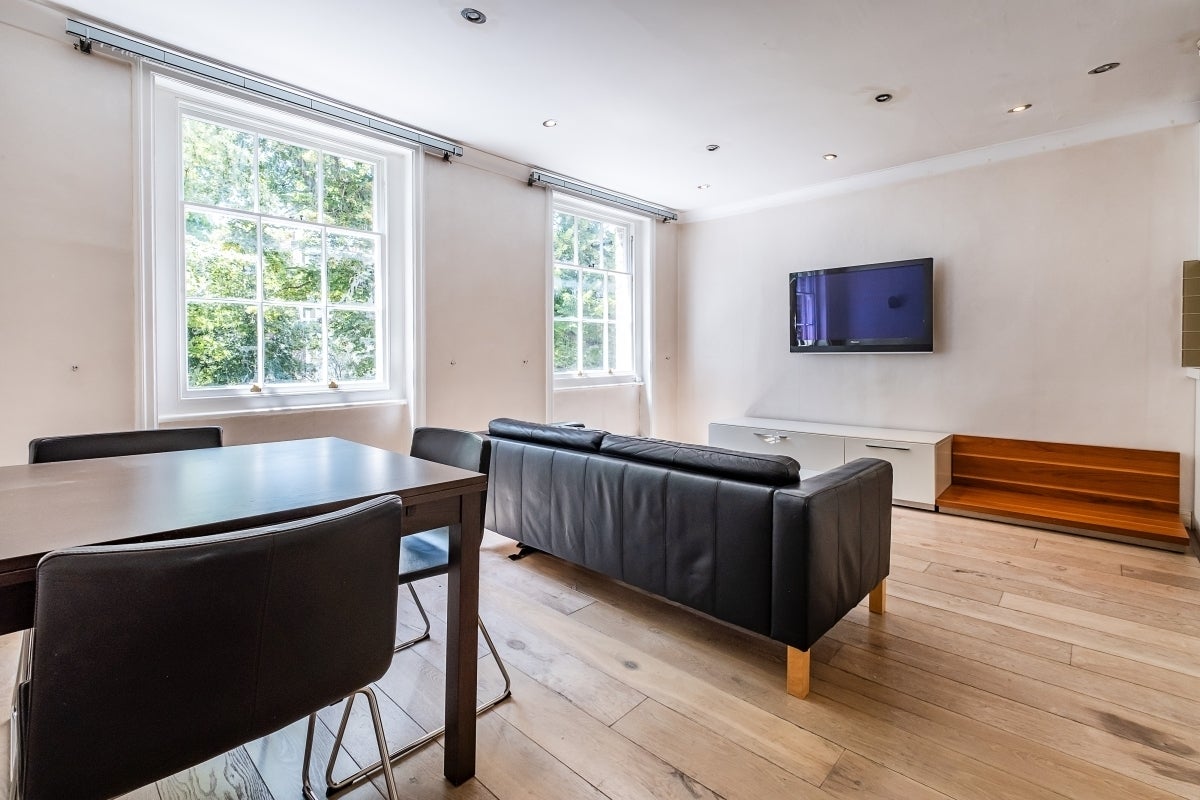 Flat Brompton Square in Greater London