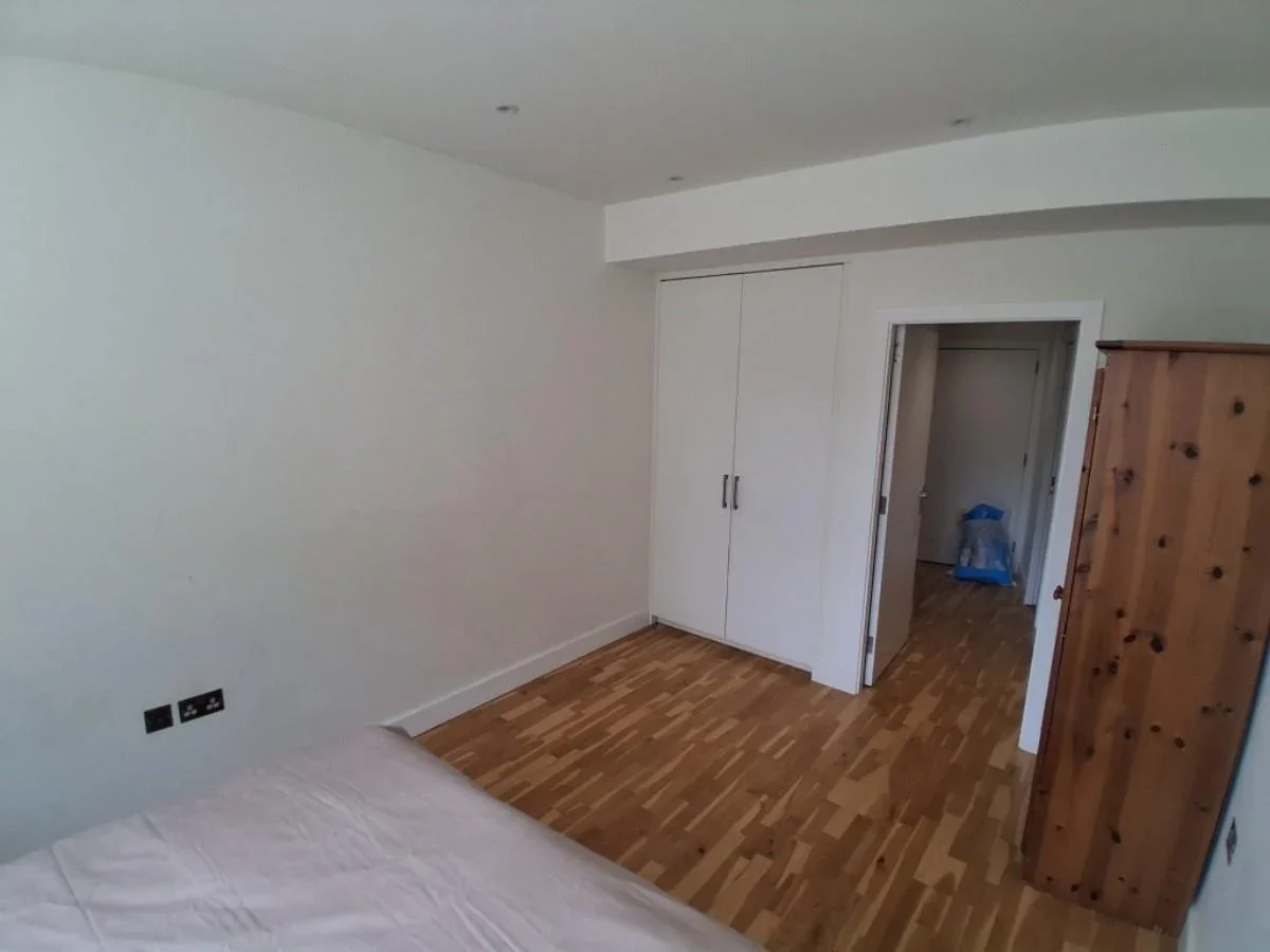 Flat Frith Road in Greater London