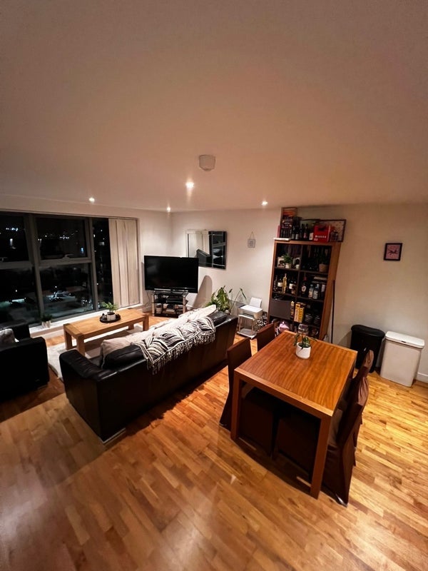 Room William Jessop Way in Liverpool
