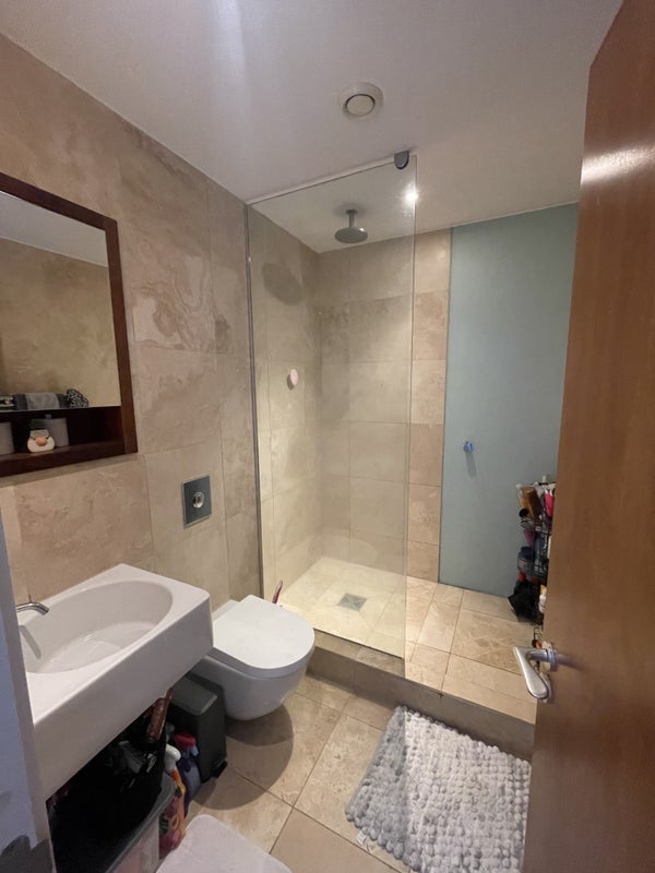 Room William Jessop Way in Liverpool