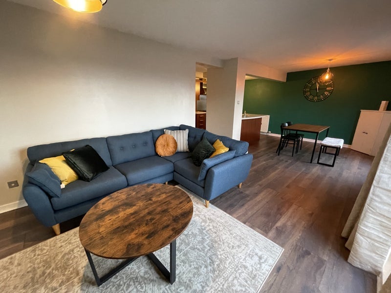 Flat Salamander Court in City of Edinburgh