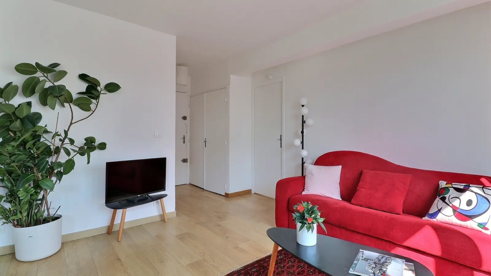 Flat Rue Alphand in Paris